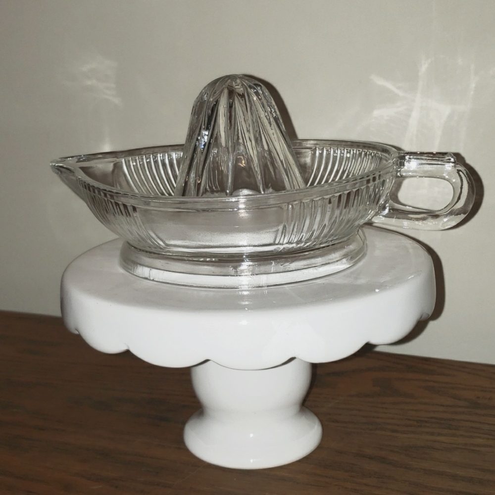 🍊Vintage Ribbed Heavy Glass Citrus Hand Juicer🍊